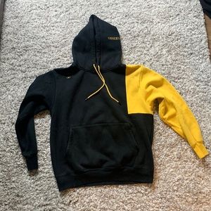 Men’s XL black and yellow hoodie